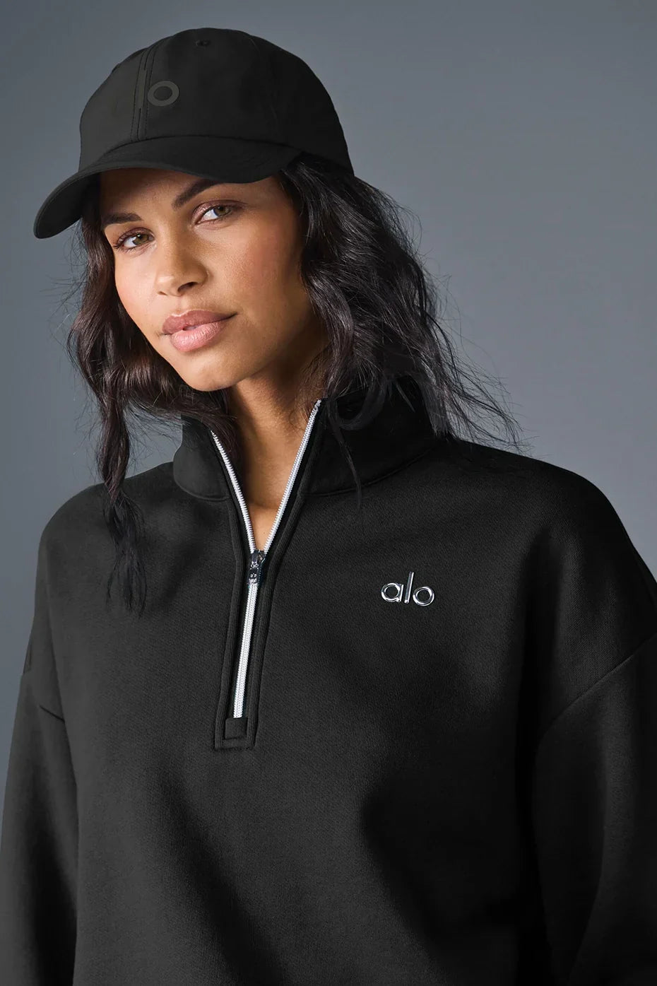 Alo Yoga Unisex Accolade Half-Zip Sweatshirt in heather gray with a high collar and zip closure, casual athletic style.